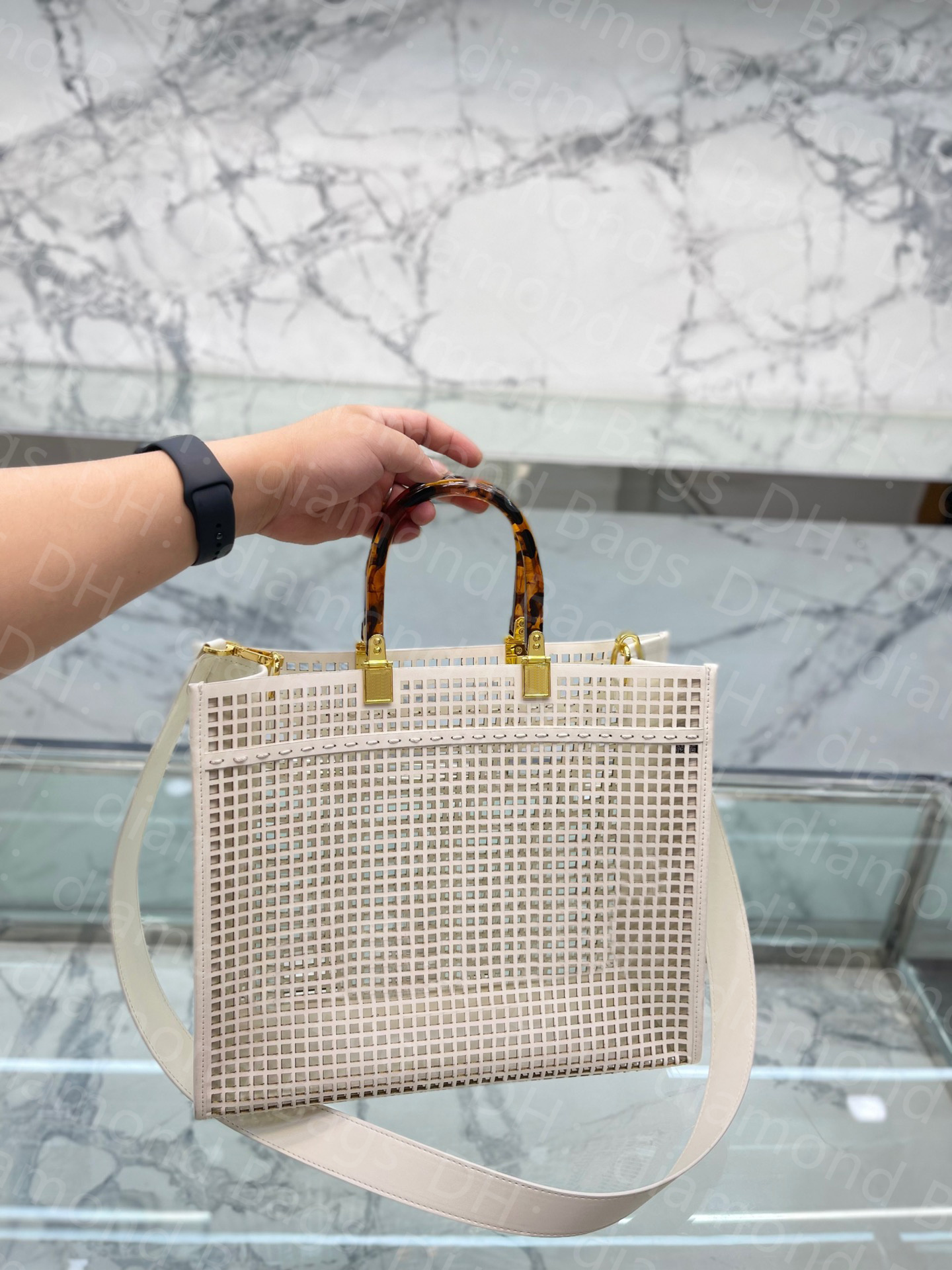 totes Luxury Designer Bag Letter Embroidery Mesh Tote Women Handbags Large capacity Leather Crossbody Bag Fashion Spacious Shopping Beach Bags
totes Luxury Designer Bag Letter Embroidery Mesh Tote Women Handbags Large capacity Leather Crossbody Bag Fashion Spacious Shopping Beach Bags