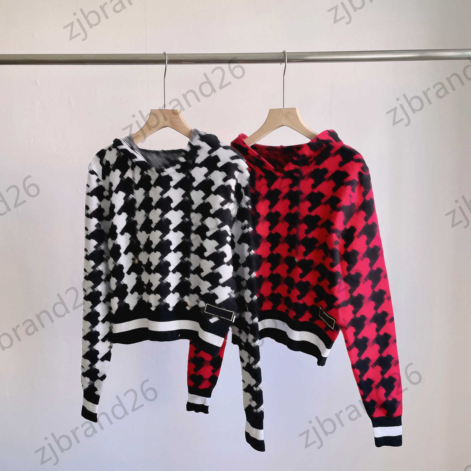 Womens Designer Hoodies Checkerboard Contrasting Hooded Sweatshirts Hem Stripe Brand Logo Short Style Hoody Designer Elegant Temperament Women Clothing, 17
Womens Designer Hoodies Checkerboard Contrasting Hooded Sweatshirts Hem Stripe Brand Logo Short Style Hoody Designer Elegant Temperament Women Clothing, 17