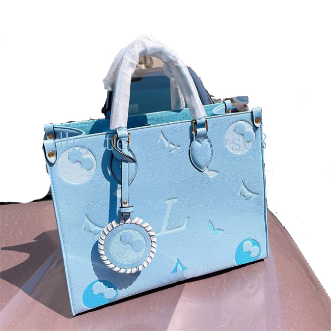 Luxurys Designers Bags Women Totes shoulder bag Alphabet Flower design Large capacity Messenger bags Classic Style handbag Lady handbags purse wallet very nice, Blue
Luxurys Designers Bags Women Totes shoulder bag Alphabet Flower design Large capacity Messenger bags Classic Style handbag Lady handbags purse wallet very nice, Blue