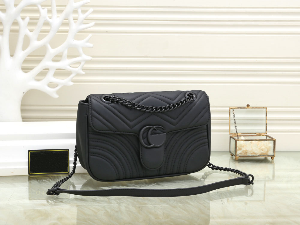 Fashion classic clamshell seal wave cross shoulder bag with LOGO, Pink