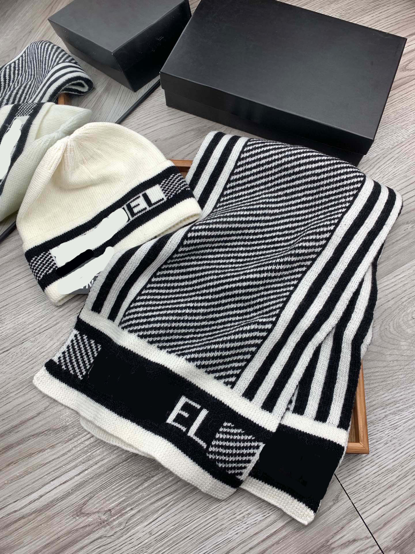 Winter warm luxury designer scarf and hat set woman beanies casquette bonnet hats scarves sets knitted schal beanies cashmere double letter mens scarfs baseball cap
Winter warm luxury designer scarf and hat set woman beanies casquette bonnet hats scarves sets knitted schal beanies cashmere double letter mens scarfs baseball cap