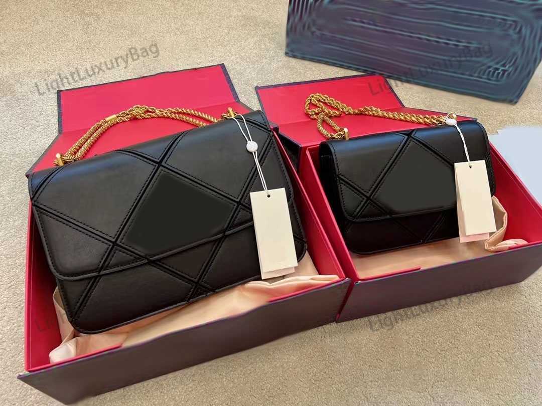 TB Shoulder Bag Designer Leather Handbag Quality Crossbody For Women Classic Famous Brand Shopping Purses 220320, Black
TB Shoulder Bag Designer Leather Handbag Quality Crossbody For Women Classic Famous Brand Shopping Purses 220320, Black