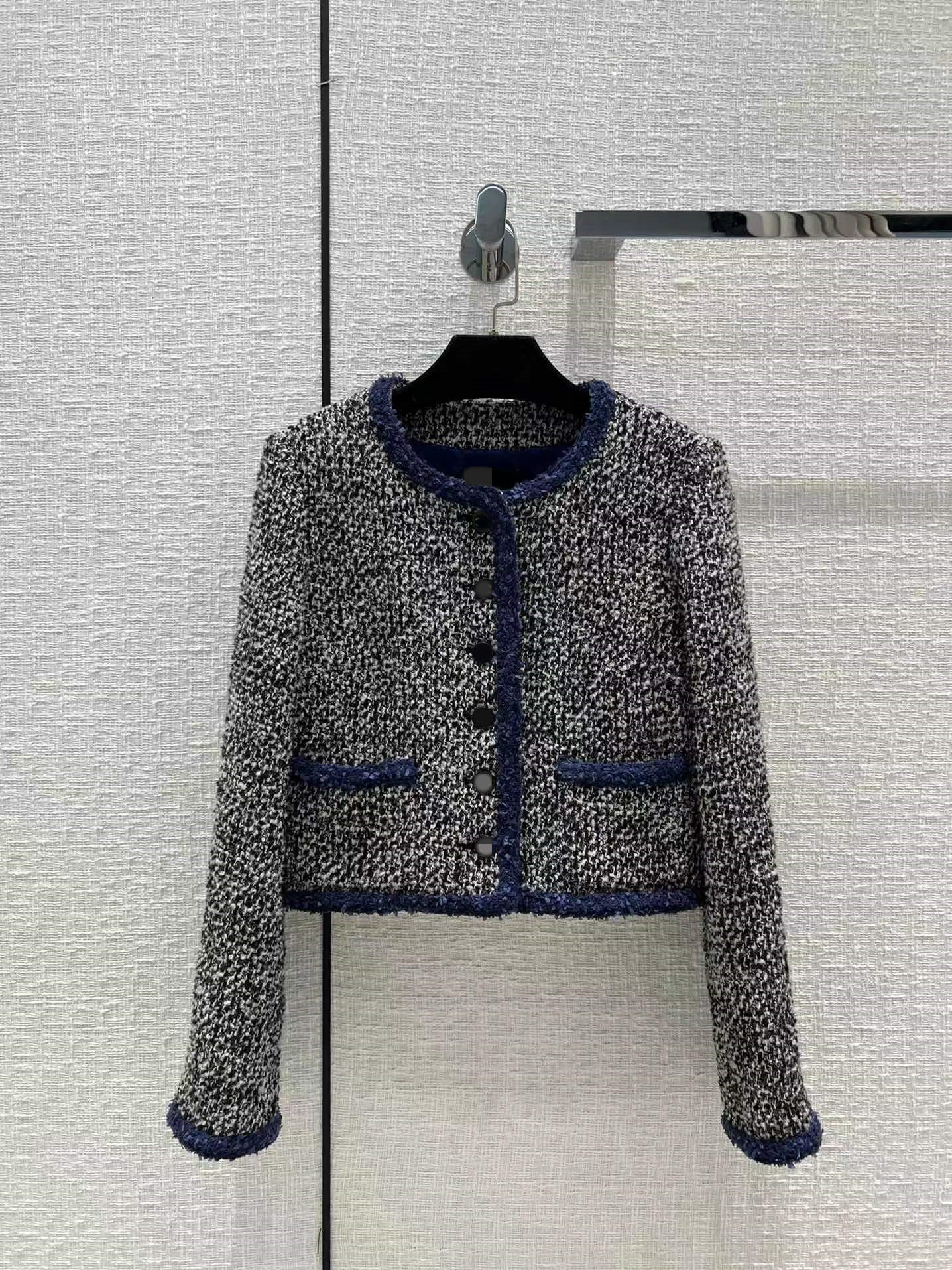 Milan Runway Jackets 2022 Autumn Winter O Neck Long Sleeve Women's coats Designer Coats Brand Same Style Outerwear 1016-1, Picture color
Milan Runway Jackets 2022 Autumn Winter O Neck Long Sleeve Women's coats Designer Coats Brand Same Style Outerwear 1016-1, Picture color