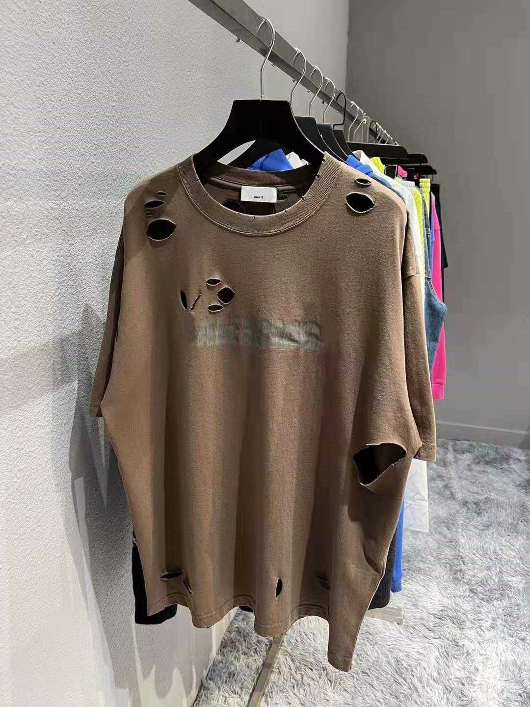 Fashion Brand Designer T Shirt High Quality Letter Perforated Short Sleeve Loose Casual Men's Clothing Camel, White
Fashion Brand Designer T Shirt High Quality Letter Perforated Short Sleeve Loose Casual Men's Clothing Camel, White