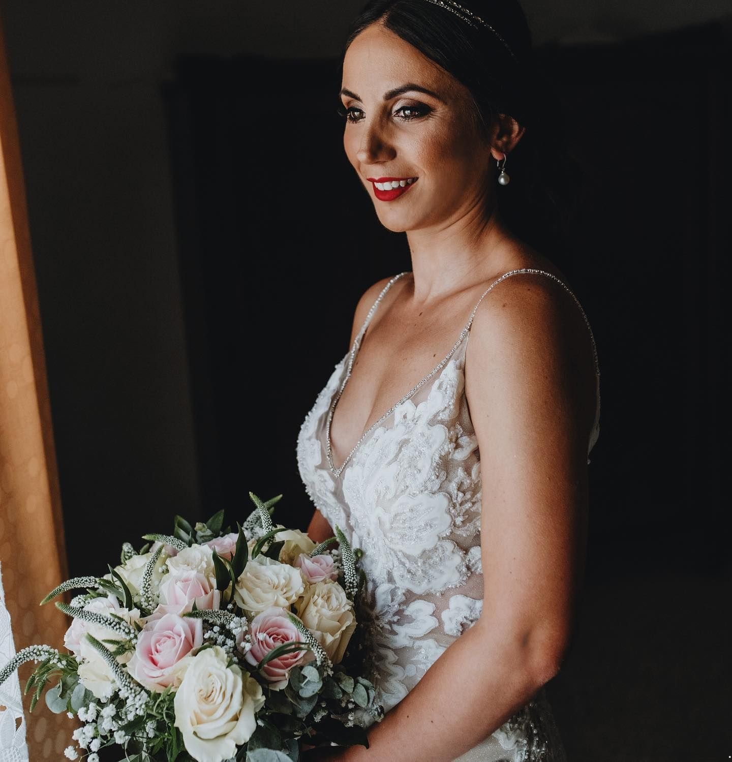 White Beaded Mermaid Wedding Dresses Sexy V Necke Backless Bridal Gowns Lace Tulle Sweep Train Plus Size Vestido De Novia