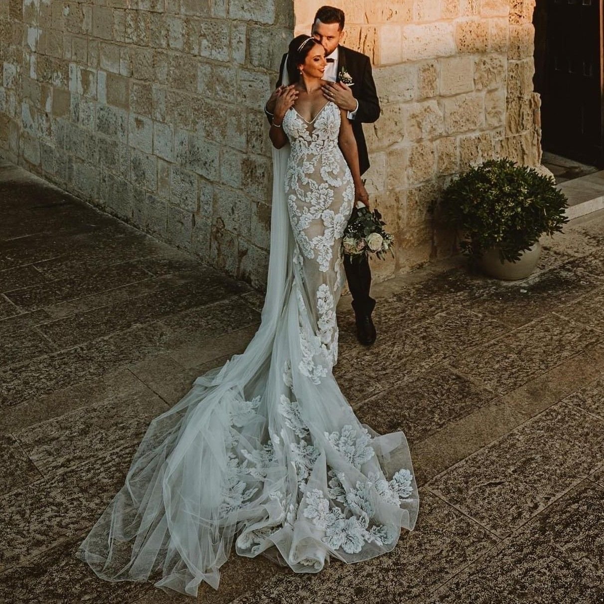 White Beaded Mermaid Wedding Dresses Sexy V Necke Backless Bridal Gowns Lace Tulle Sweep Train Plus Size Vestido De Novia