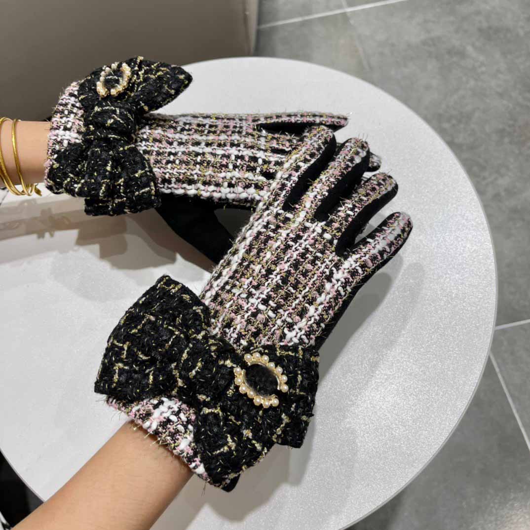 Luxury Design Winter Leather Gloves Touch Screen Women's Twill Cotton Thickened Warm Wool Cashmere Gloves
Luxury Design Winter Leather Gloves Touch Screen Women's Twill Cotton Thickened Warm Wool Cashmere Gloves