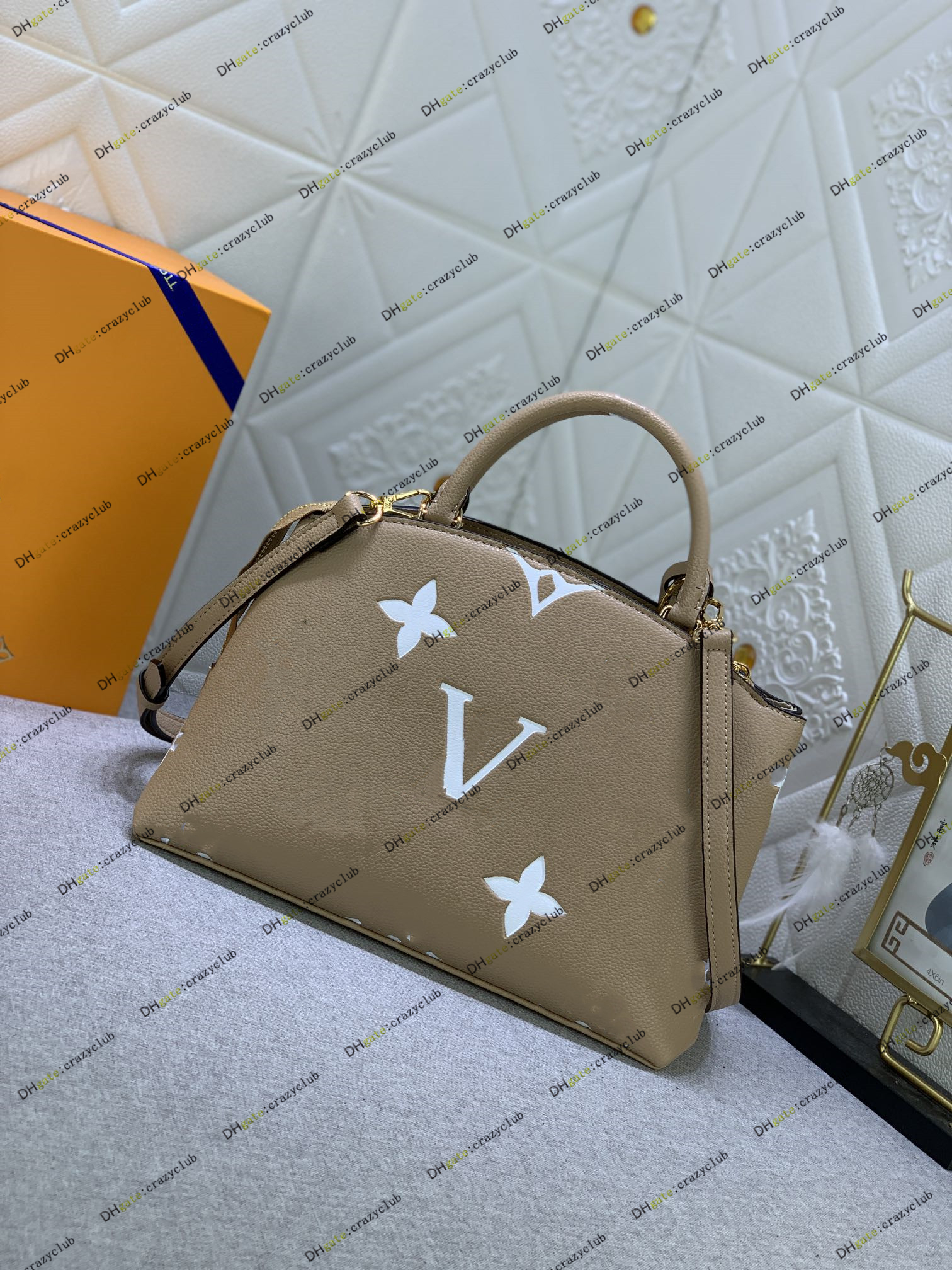 M45811 M45898 GRAND PETIT PALAIS Designer women shopping bag oversized embossed Cowhide-leather purse handbag shoulderbag tote cross-body louiseitys viutonity, Black with white words
M45811 M45898 GRAND PETIT PALAIS Designer women shopping bag oversized embossed Cowhide-leather purse handbag shoulderbag tote cross-body louiseitys viutonity, Black with white words