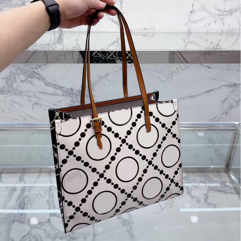 Tb Bag Designer Leather Wallet Classic High capacity Shoulder Light luxury retro handbags For Women Famous Brand Shopping Purses 220216
Tb Bag Designer Leather Wallet Classic High capacity Shoulder Light luxury retro handbags For Women Famous Brand Shopping Purses 220216