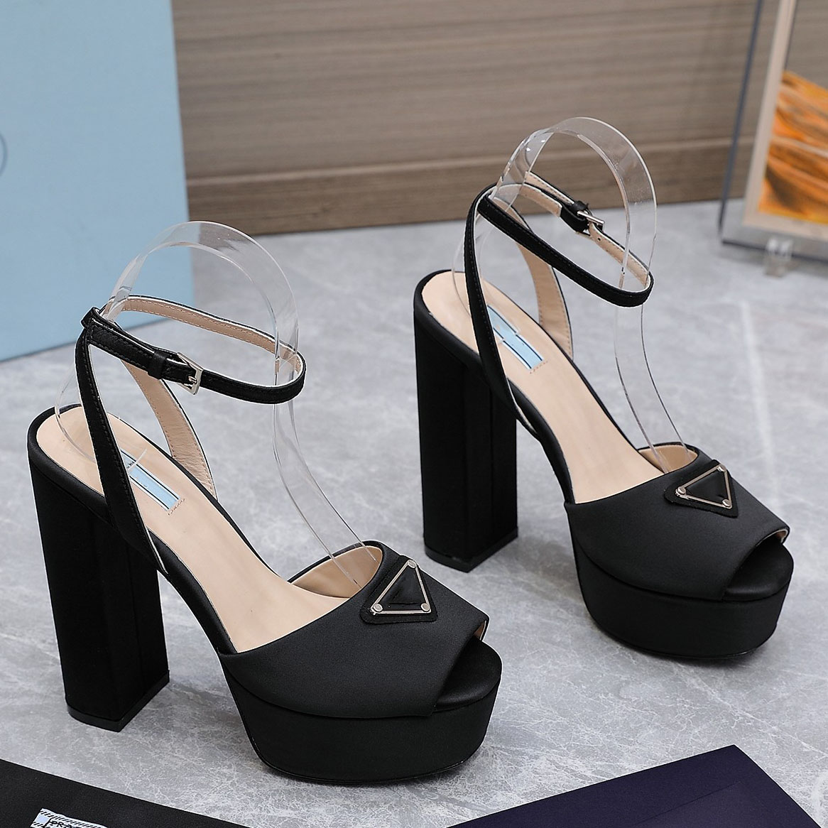 Satin platform pumps Triangle buckle decoration sandals chunky Heel Square toe 13cm high heeled classic Women Luxury Designers party block shoe factory footwear, White
Satin platform pumps Triangle buckle decoration sandals chunky Heel Square toe 13cm high heeled classic Women Luxury Designers party block shoe factory footwear, White