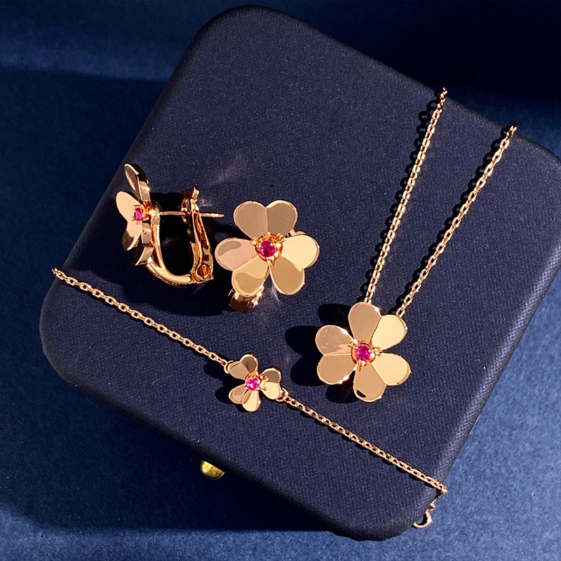 New arrive Mini 3 clover necklace for women simple small lucky grass clavicle chain set gift