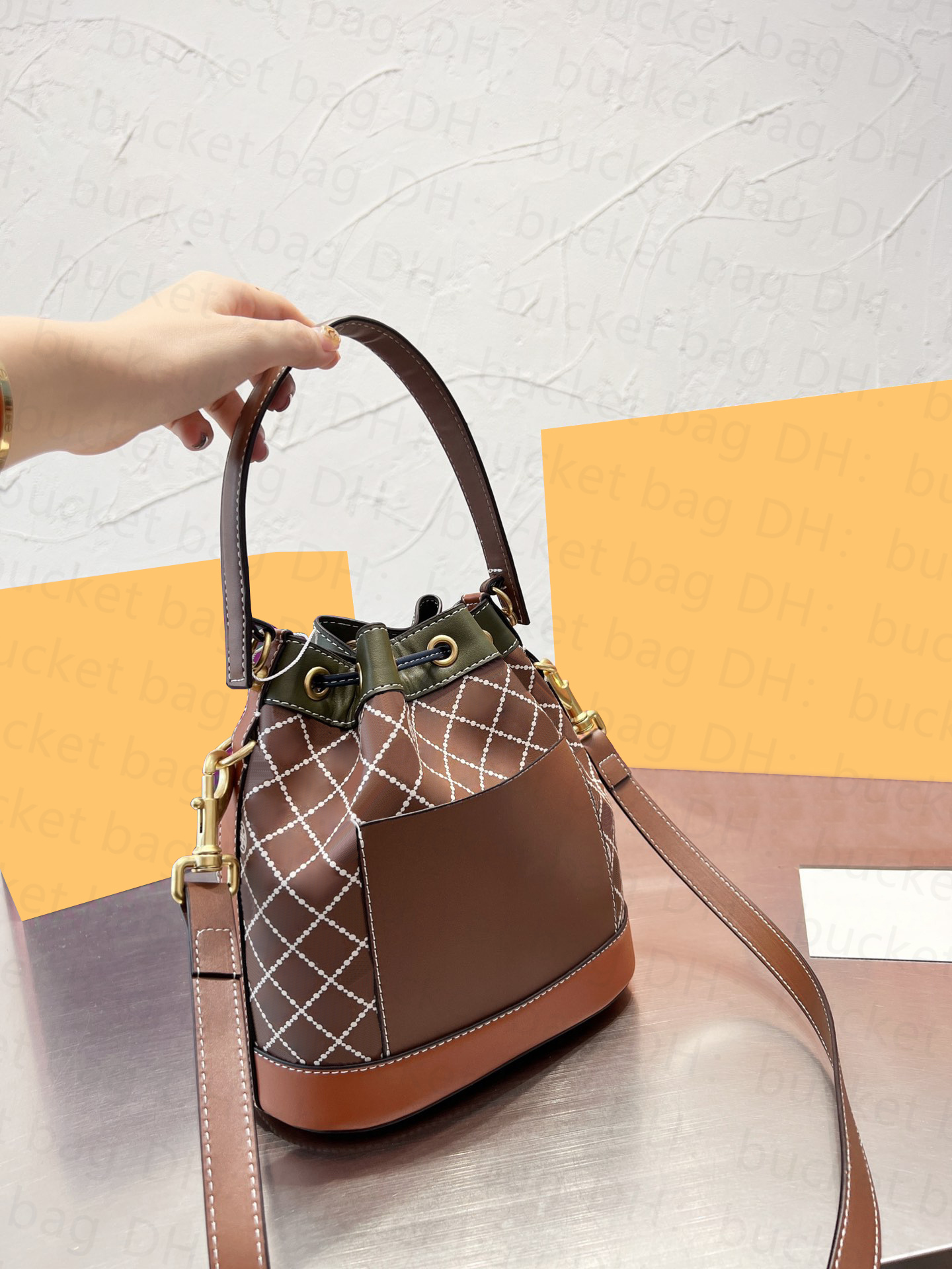 2021 SS Famous Designer Women Fashion Bags Shoulder Bag Lady Handbags Plain Genuine Leather Zipper Satchels Interior Slot Pocket Solid Backpack Style, Color q
2021 SS Famous Designer Women Fashion Bags Shoulder Bag Lady Handbags Plain Genuine Leather Zipper Satchels Interior Slot Pocket Solid Backpack Style, Color q