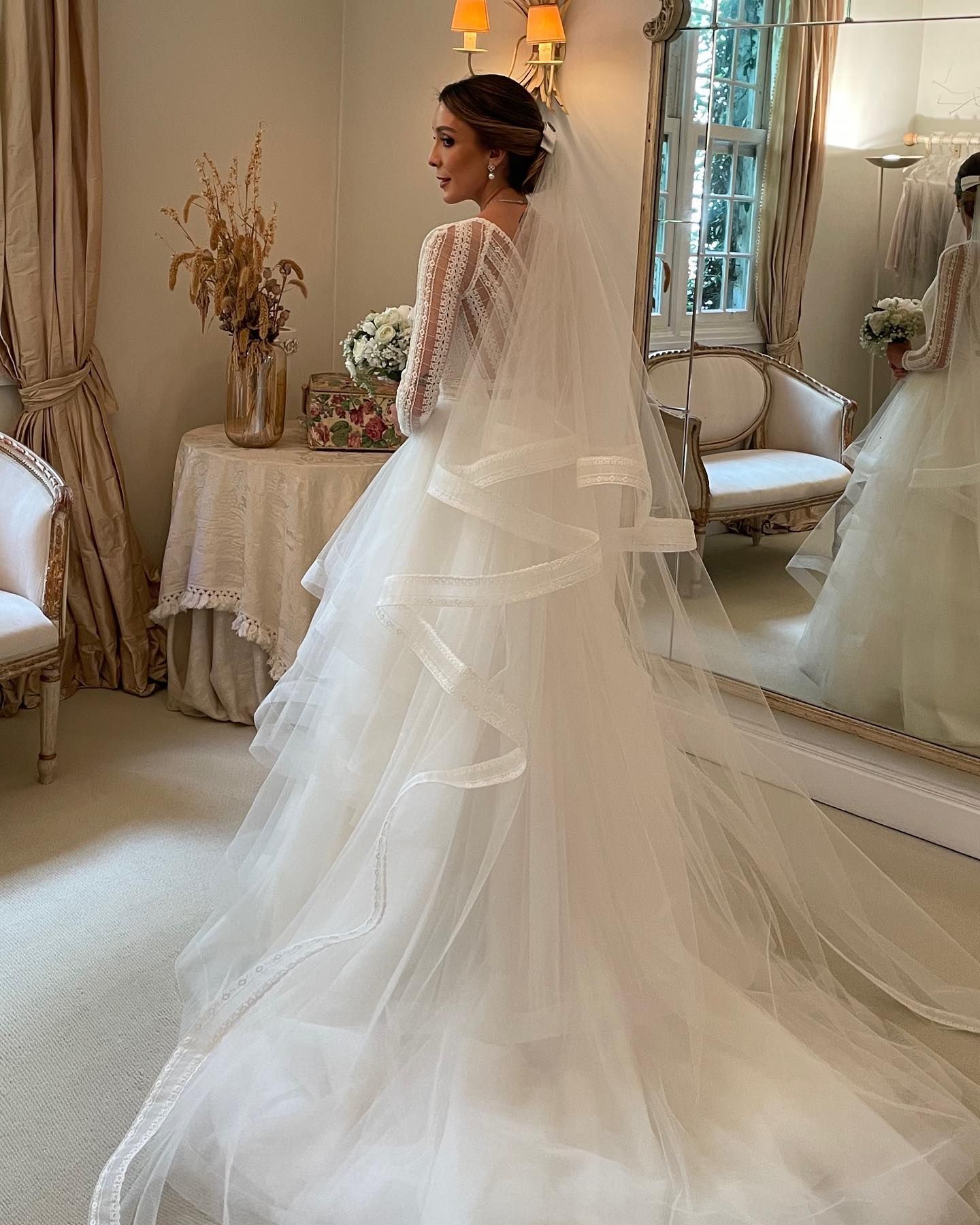 Vintage Lace Wedding Dresses: Chic Elegance For Your Special Day