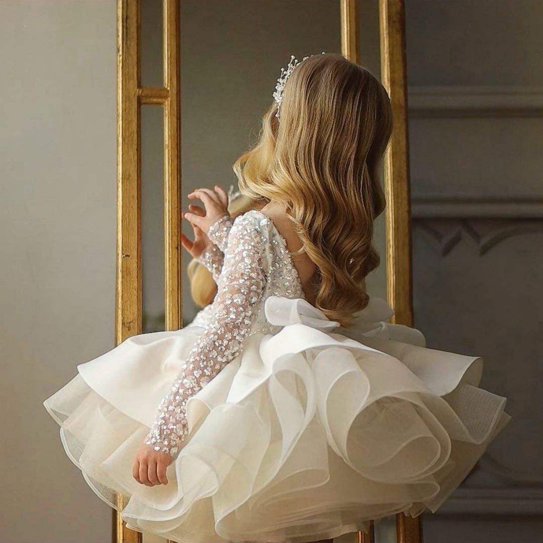 2023 Gold Champagne Flower Girls Dresses Jewel Neck long Sleeves Princess Lace Appliques Crystal Pearls Floor Length Bow tutu Kids Girl Pageant Dress 