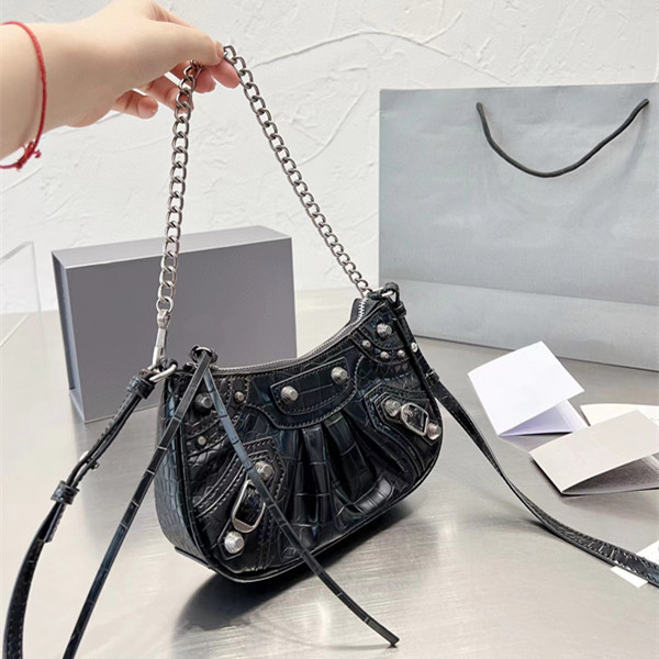 Fashion handbag designer bag lady's leather armpit crescent bag chain bike bag, Green
Fashion handbag designer bag lady's leather armpit crescent bag chain bike bag, Green