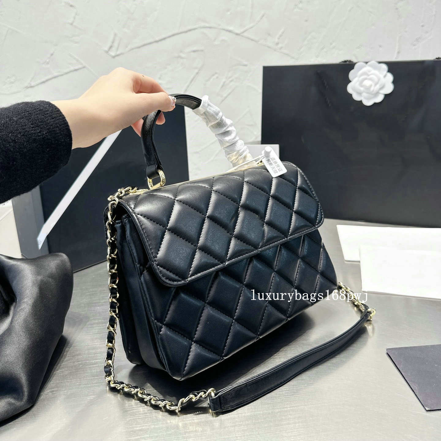 Designer handbags HOT square fat chain bag real leather women's large-capacity shoulder bags high quality quilted messenger duffle bag, Box single shot can not be sent
Designer handbags HOT square fat chain bag real leather women's large-capacity shoulder bags high quality quilted messenger duffle bag, Box single shot can not be sent