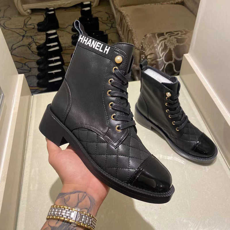 Ankle Boots Black Biker chunky platform flats combat low heel lace-up booties leather chains buckle women luxury designers shoes X8EG, 2# shoe box
Ankle Boots Black Biker chunky platform flats combat low heel lace-up booties leather chains buckle women luxury designers shoes X8EG, 2# shoe box
