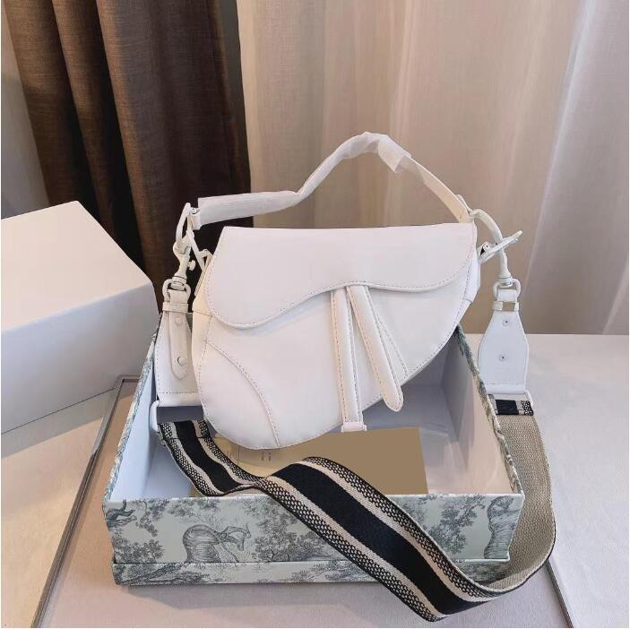 Luxurys Designers fashion bags handbag women leather shoulder bag large capacity chain messenger pillow handbags High grade versatile texture Lady purse, Wiht box
Luxurys Designers fashion bags handbag women leather shoulder bag large capacity chain messenger pillow handbags High grade versatile texture Lady purse, Wiht box