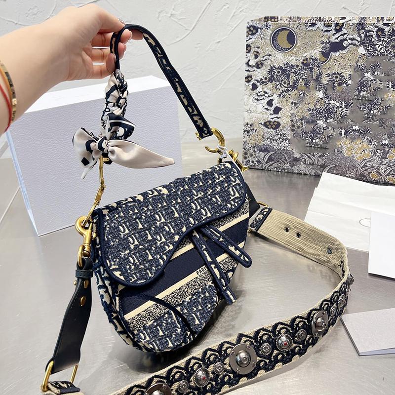 Designers Womens Bags Canvas Shoulder Handbags Leather Messenger Tote Fashion Saddle Handbags Classic Crossbody Clutch Flap Bag
Designers Womens Bags Canvas Shoulder Handbags Leather Messenger Tote Fashion Saddle Handbags Classic Crossbody Clutch Flap Bag
