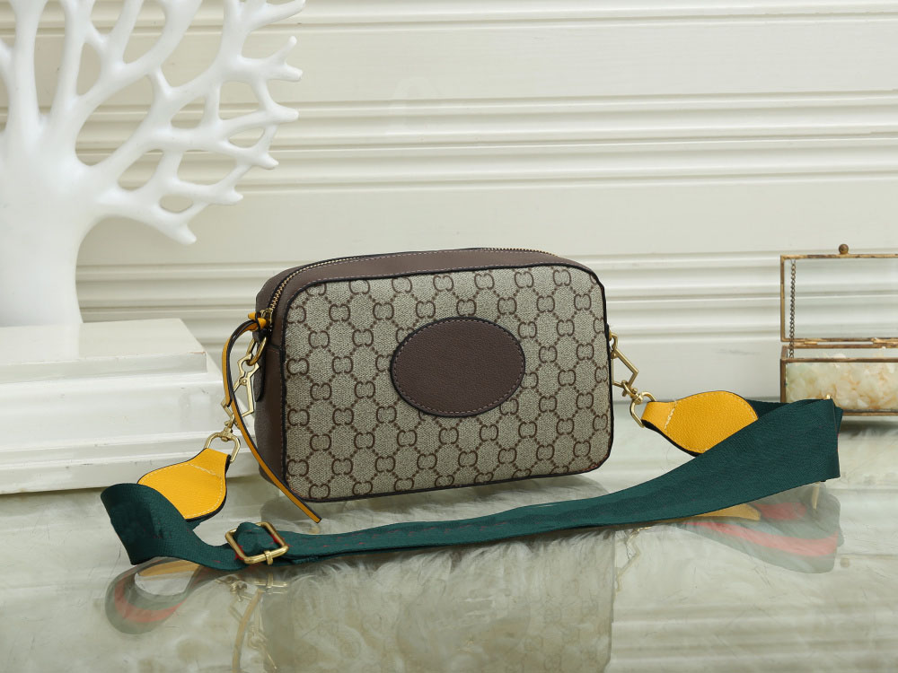 Fashion retro tiger head one shoulder crossbody bag PU leather metal canvas shoulder strap LOGO, Brown
Fashion retro tiger head one shoulder crossbody bag PU leather metal canvas shoulder strap LOGO, Brown