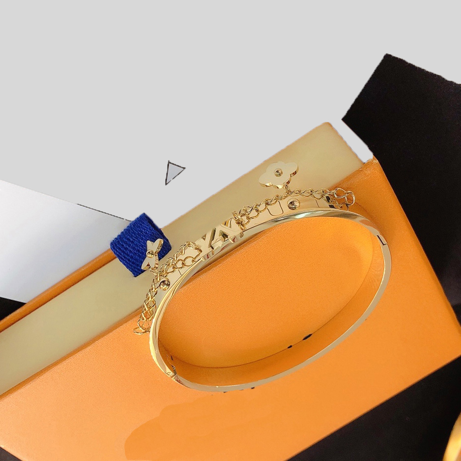 23ss 3color Brand Designers Men Women Bangle 18K Gold Plated Old Flowers V Letter Stainless Steel Chain Jewelry Love Wedding Fashion Accessories S109
23ss 3color Brand Designers Men Women Bangle 18K Gold Plated Old Flowers V Letter Stainless Steel Chain Jewelry Love Wedding Fashion Accessories S109