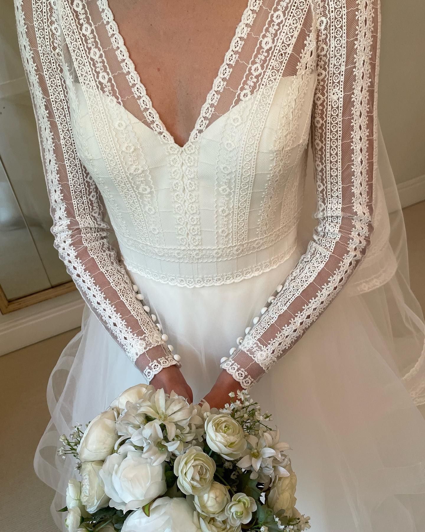 Vintage Lace Wedding Dresses: Chic Elegance For Your Special Day