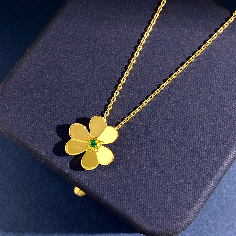 New arrive Mini 3 clover necklace for women simple small lucky grass clavicle chain set gift
