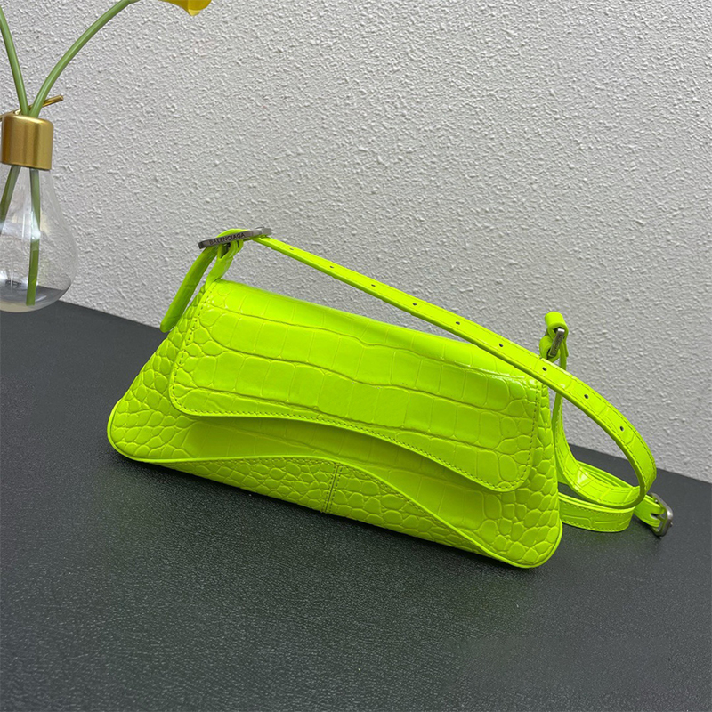 Valentine's Day exclusive single shoulder bag Half moon design with vintage metal chip handbags Long shoulders strap Crocodile pattern Women's brand flip armpit bag, Yellow
Valentine's Day exclusive single shoulder bag Half moon design with vintage metal chip handbags Long shoulders strap Crocodile pattern Women's brand flip armpit bag, Yellow