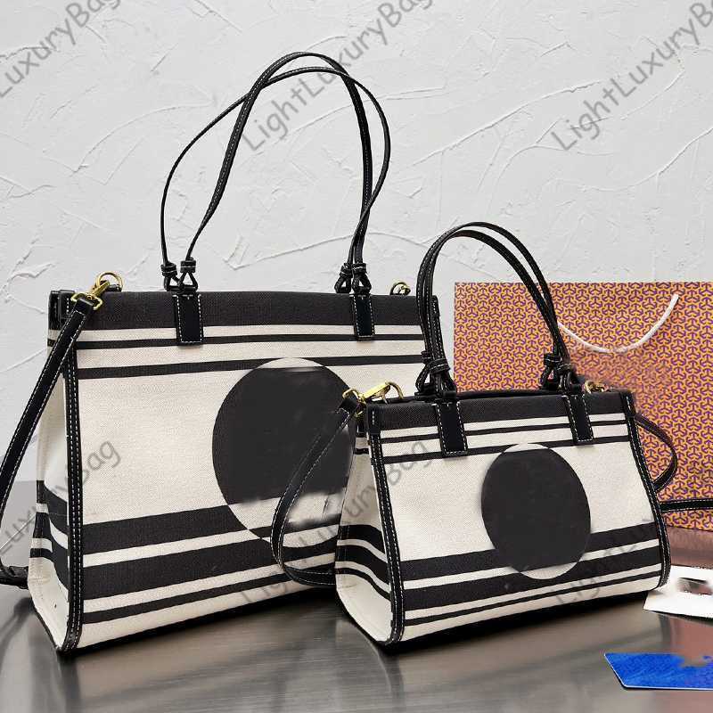 Designer Luxury Women Bag Torys Handbag TB Fashion Inclined Shoulder Bags Versatile Purses Tories Burchs Totes Large Capacity Saddle Wallet 5A High Quality 6RA4, Black
Designer Luxury Women Bag Torys Handbag TB Fashion Inclined Shoulder Bags Versatile Purses Tories Burchs Totes Large Capacity Saddle Wallet 5A High Quality 6RA4, Black
