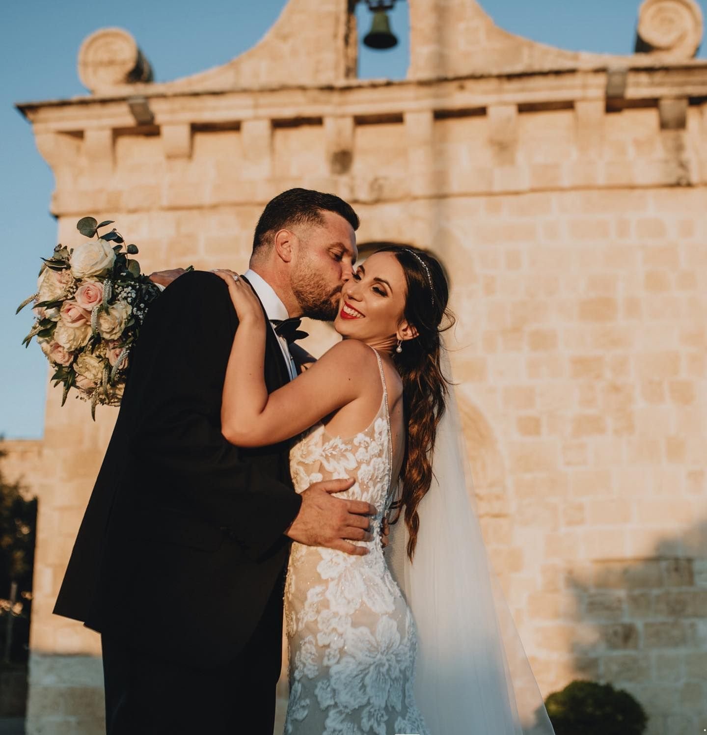 White Beaded Mermaid Wedding Dresses Sexy V Necke Backless Bridal Gowns Lace Tulle Sweep Train Plus Size Vestido De Novia