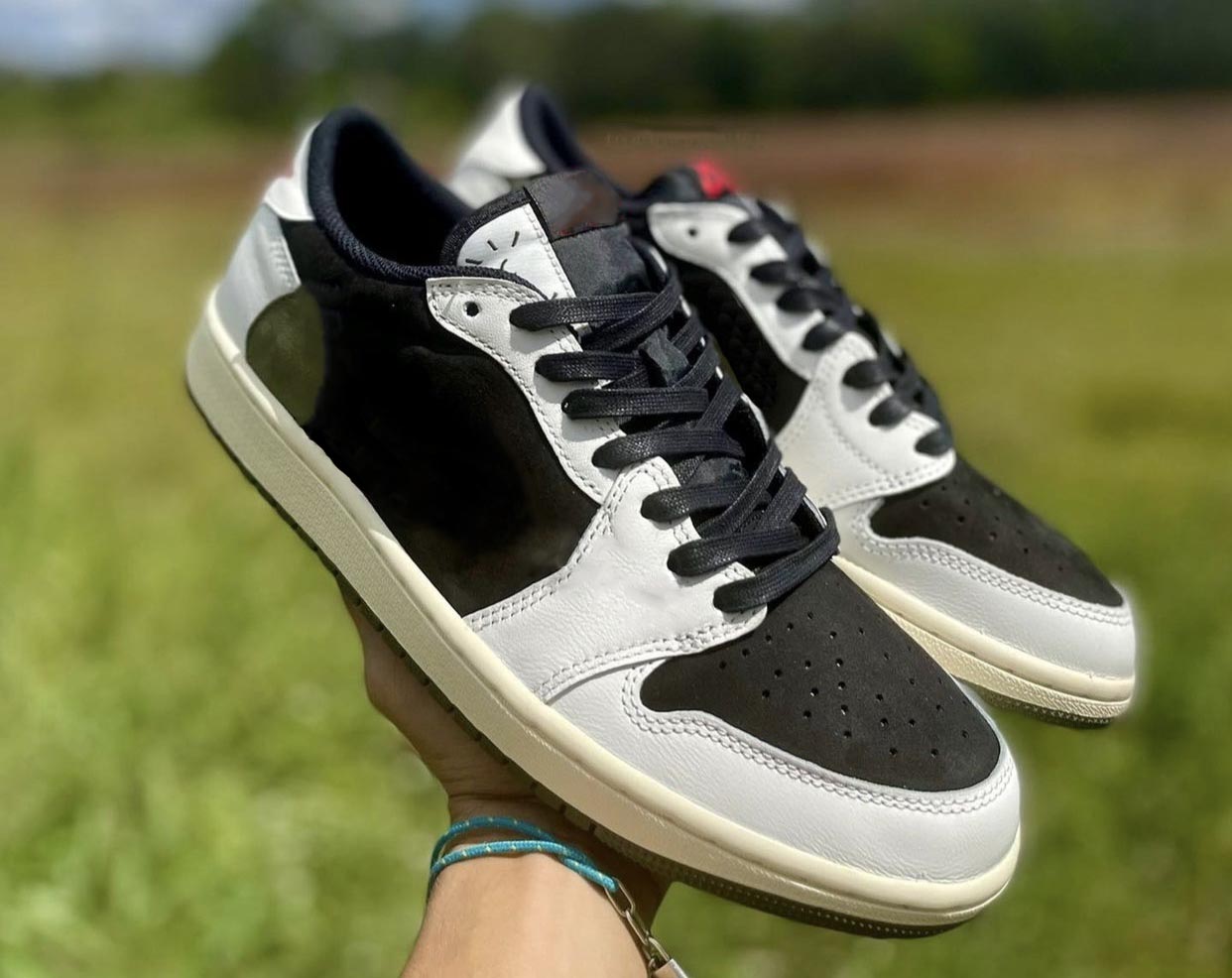 Shoes TS Scotts Low OG WMNS Olive 1 Black Phantom Men Women Sneakers Fragment Cactus Jack Saturn Gold Baroque Brown Dark Mocha
Shoes TS Scotts Low OG WMNS Olive 1 Black Phantom Men Women Sneakers Fragment Cactus Jack Saturn Gold Baroque Brown Dark Mocha
