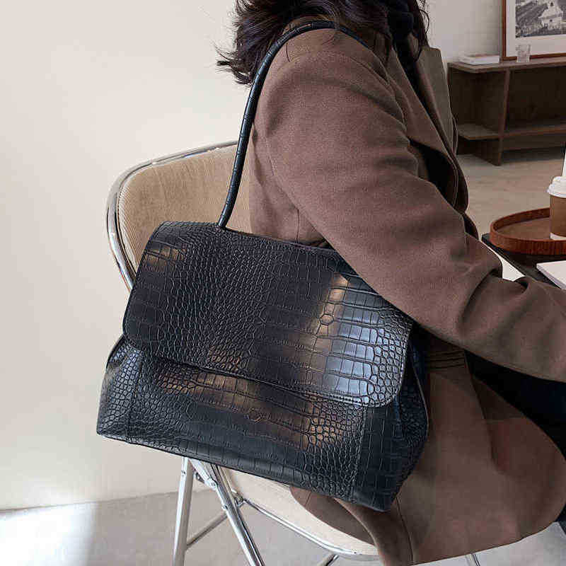 Designer Crocodile Pattern Women Handbag Large Capacity Shoulder Bags For Female 2022 Casual Totes Pu Leather Messenger Bag Y220405, Coffee
Designer Crocodile Pattern Women Handbag Large Capacity Shoulder Bags For Female 2022 Casual Totes Pu Leather Messenger Bag Y220405, Coffee