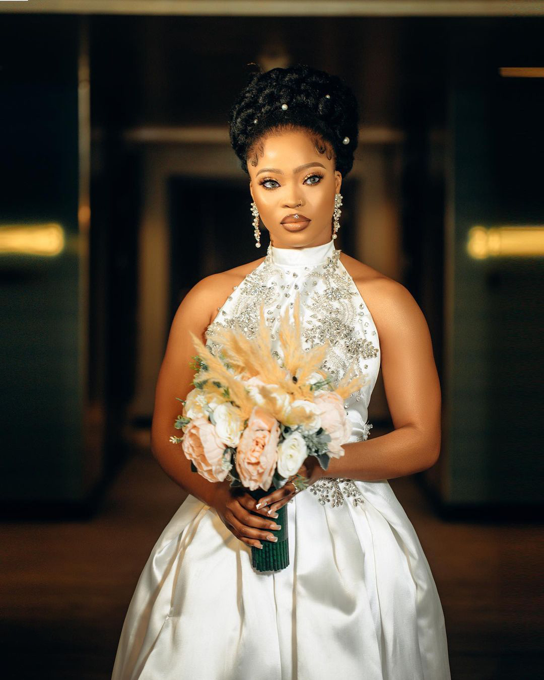 Sexy Halter A Line Wedding Dresses Sleeveless Crystal Beads Bridal Gown Plus Size Marriage Floor Length Arabic Aso Ebi