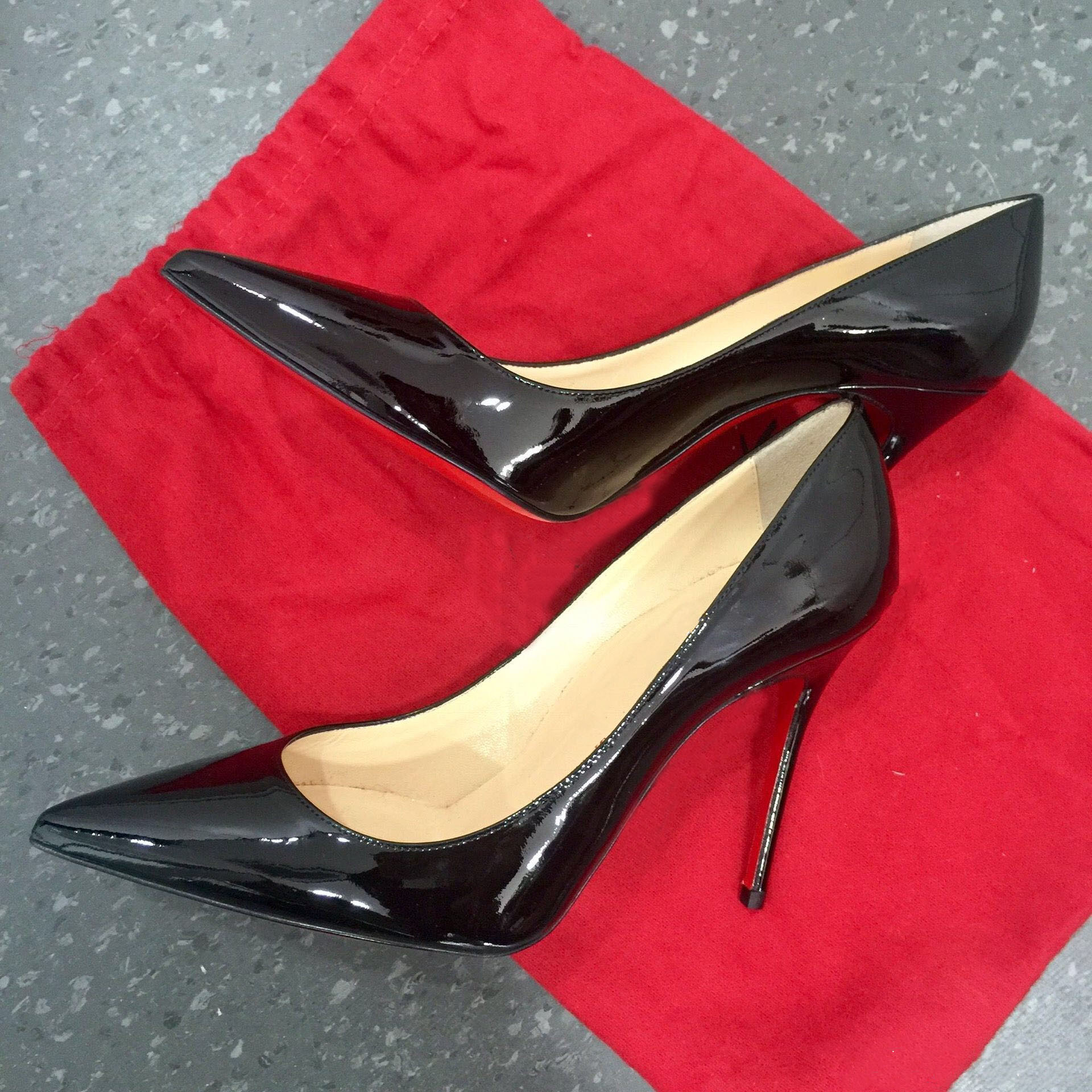 2022 Designer Brand Shoes Pumps Red Soled Thin Heel 8cm 10cm 12cm Black Patent Leather Pointed High Heels Charming Fashionable Women's Shoes 34-44 No Box, Red black v
2022 Designer Brand Shoes Pumps Red Soled Thin Heel 8cm 10cm 12cm Black Patent Leather Pointed High Heels Charming Fashionable Women's Shoes 34-44 No Box, Red black v