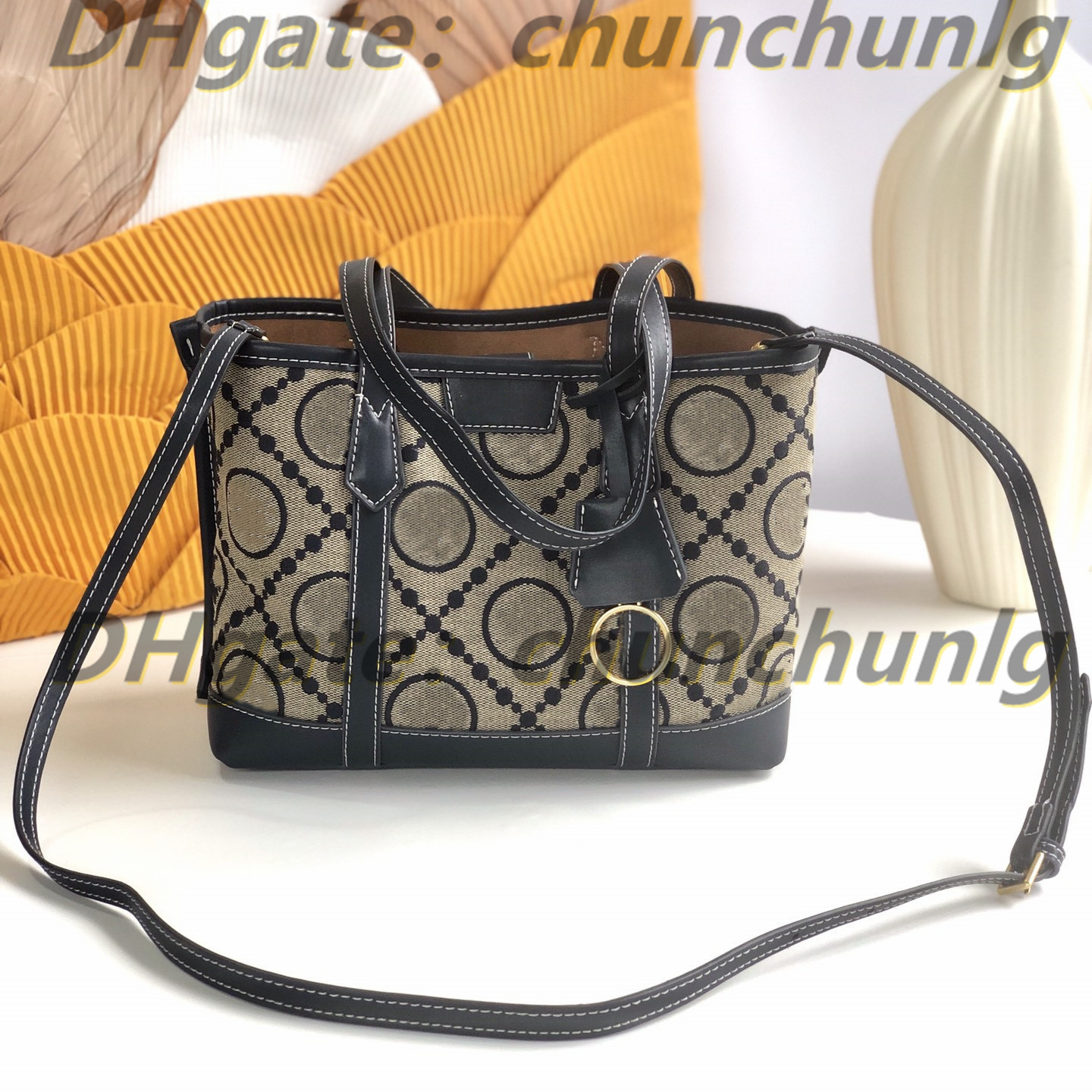 Luxury Inclined shoulder bag famous designer's new Mirror quality handbags messenger bag street women's canvas shopping bags handbag Purse Cross Body, Yellow
Luxury Inclined shoulder bag famous designer's new Mirror quality handbags messenger bag street women's canvas shopping bags handbag Purse Cross Body, Yellow