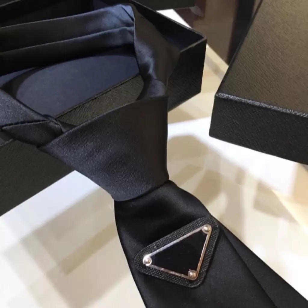 Women Necktie Mens Designer Neck Tie Suit NeckTies Luxury Business Men Silk Ties Party Wedding Neckwear Cravate Cravattino Krawatte Choker
Women Necktie Mens Designer Neck Tie Suit NeckTies Luxury Business Men Silk Ties Party Wedding Neckwear Cravate Cravattino Krawatte Choker