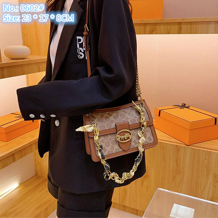 Wholesale factory ladies shoulder bags 2 colors daily matching printed handbag classic polka dots retro mobile phone coin purse sweet ribbon exotic chain bag