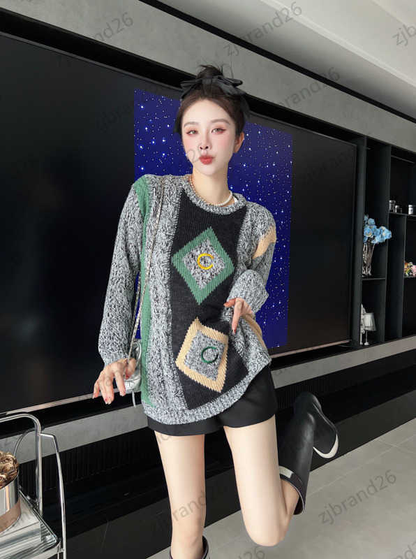 Fashion Designer Sweaters Womens Sweater Color Stripe Diamond Logo Printed Knitwear Soft Breathable Simple Commuting Style Sweater Warm Brand Women Clothes 1970
Fashion Designer Sweaters Womens Sweater Color Stripe Diamond Logo Printed Knitwear Soft Breathable Simple Commuting Style Sweater Warm Brand Women Clothes 1970
