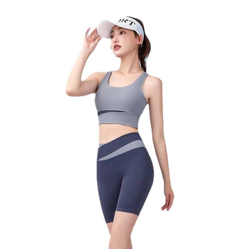 Women' sports Tracksuits clothes patchwork color Yoga clothes fitness top and trousers speed dry traceless waist closed running yoga fitness set, Purple
Women' sports Tracksuits clothes patchwork color Yoga clothes fitness top and trousers speed dry traceless waist closed running yoga fitness set, Purple