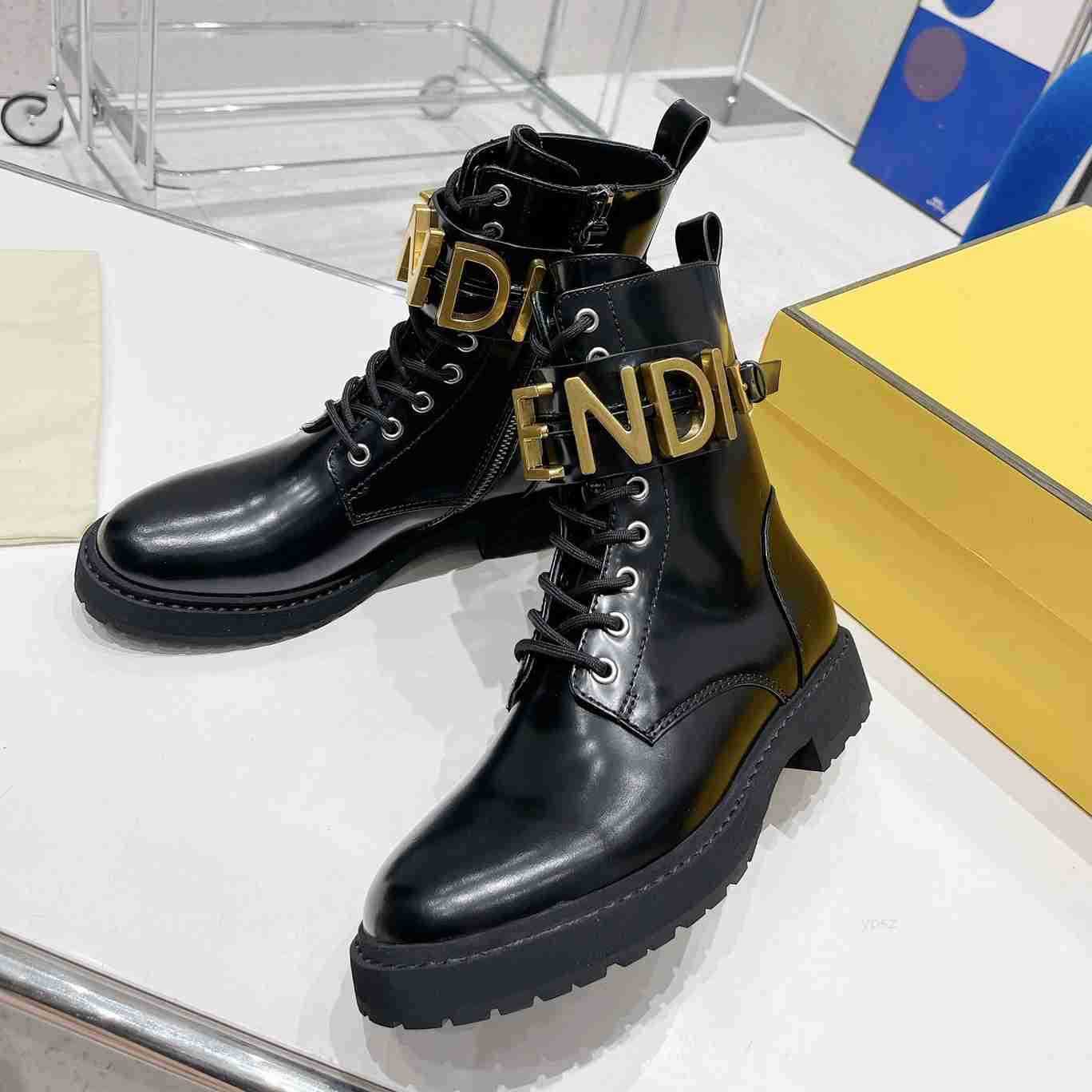 Luxury brand Martin Boots Gold Metal Buckle Decoration Lace Up Round Toes Zip Half Boots Women Shoes Leather Knight keep warm boot, Black edge bead
Luxury brand Martin Boots Gold Metal Buckle Decoration Lace Up Round Toes Zip Half Boots Women Shoes Leather Knight keep warm boot, Black edge bead
