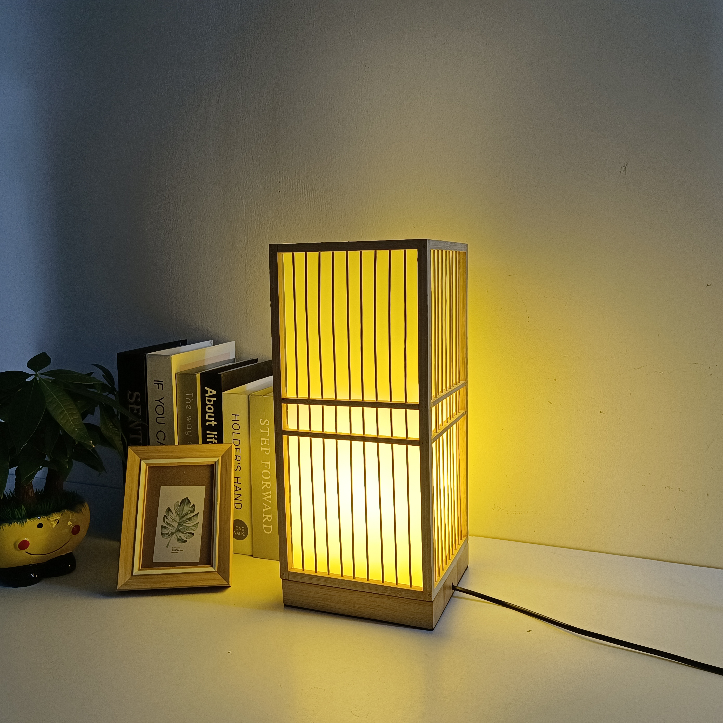 Elegant Desk Lights with Bamboo Finish - Perfect for Living Room and Bedroom Ambiance