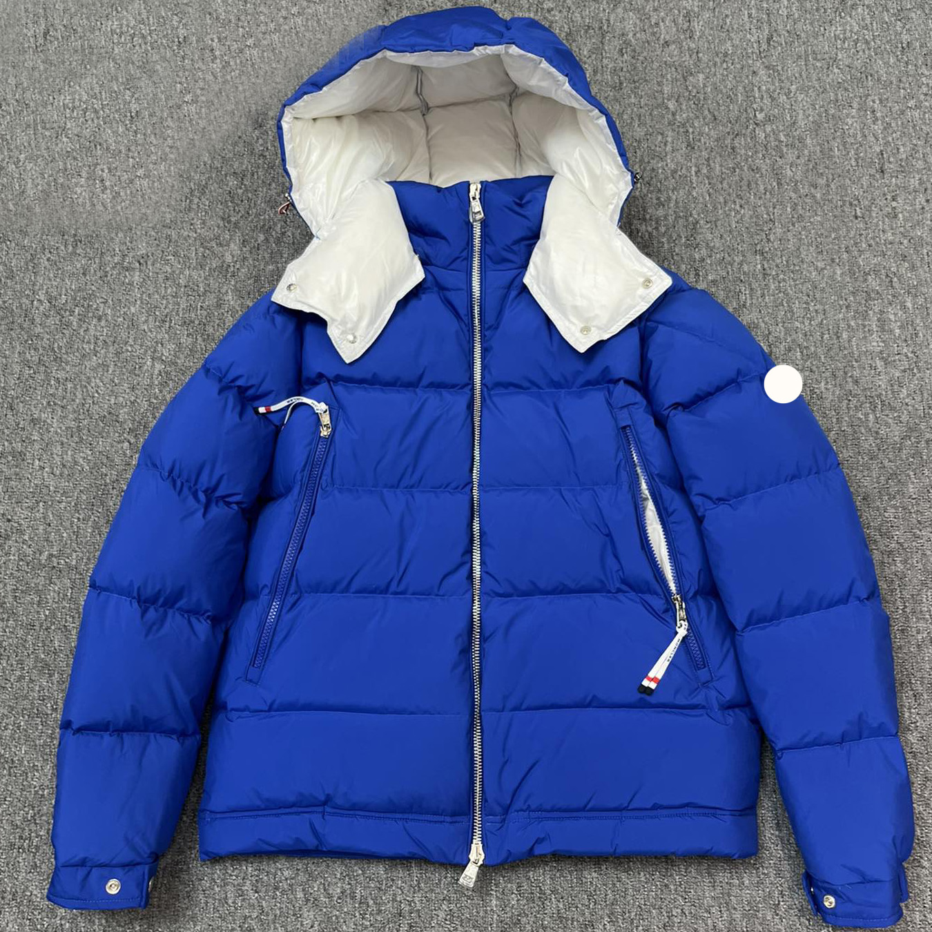 Poirier Designer Mens Down Jacket Embroidered Badge Men's Winter Jackets Warm maya puffer Jackets Size 1/2/3//5, Supplement (not shipped separately)
Poirier Designer Mens Down Jacket Embroidered Badge Men's Winter Jackets Warm maya puffer Jackets Size 1/2/3//5, Supplement (not shipped separately)