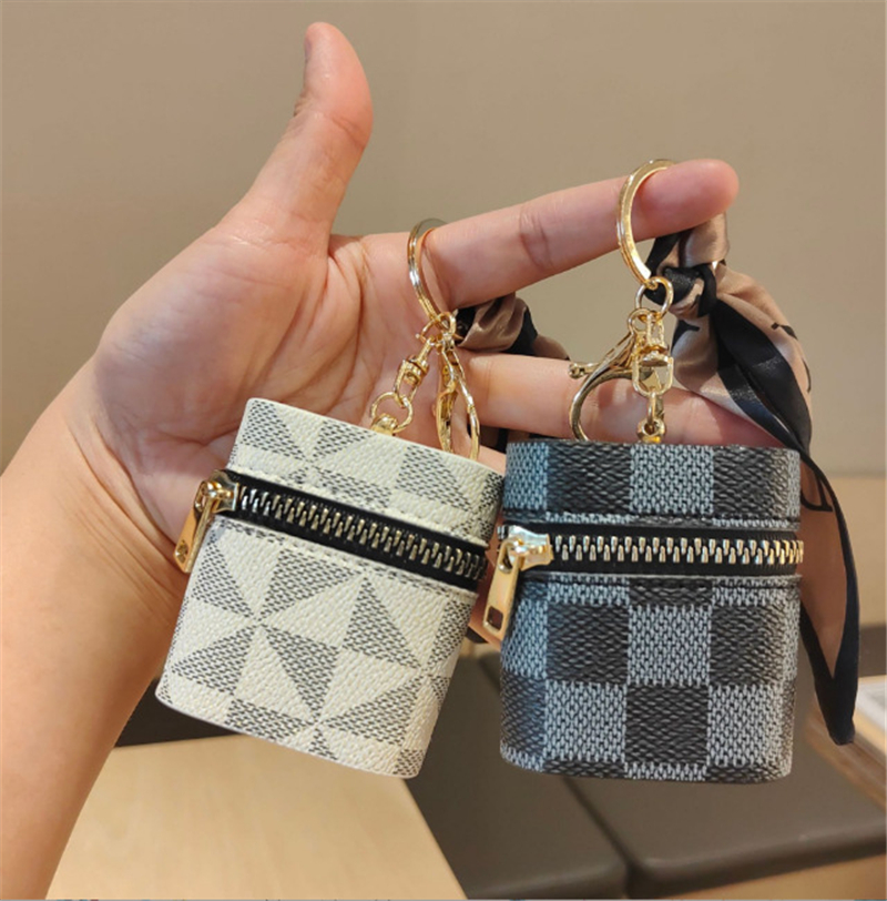 Earphone Cases Keychains Rings for Airpods Portable Scarf Bluetooth Headphone Storage Bag Key Chains Women Fashion Designer PU Leather Brown Flower Car Keyrings
Earphone Cases Keychains Rings for Airpods Portable Scarf Bluetooth Headphone Storage Bag Key Chains Women Fashion Designer PU Leather Brown Flower Car Keyrings