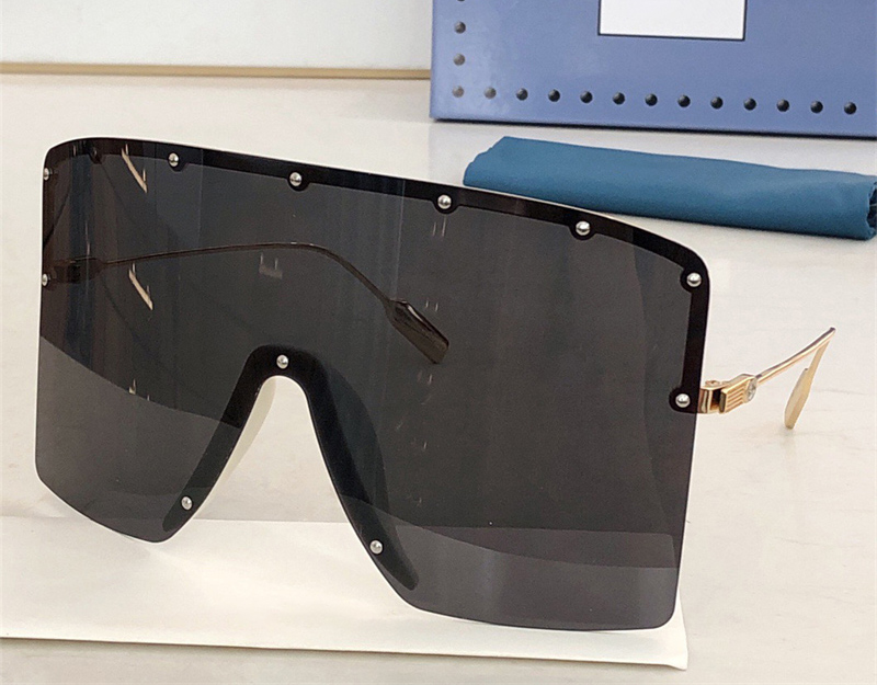 Fashion designer 1244 mens women sunglasses unique rivets vintage oversized mask glasses summer avant-garde personality style Anti-Ultraviolet come with case
Fashion designer 1244 mens women sunglasses unique rivets vintage oversized mask glasses summer avant-garde personality style Anti-Ultraviolet come with case