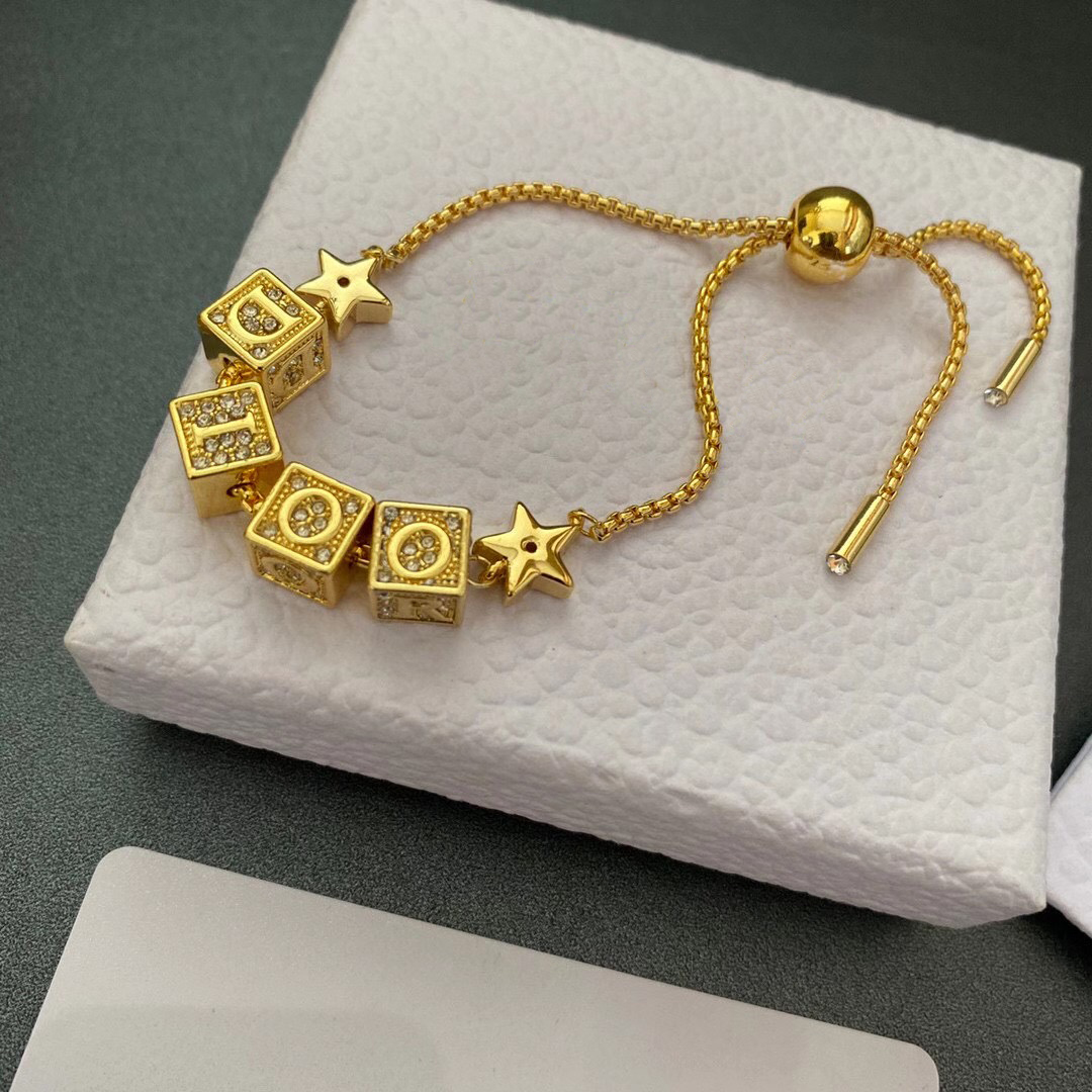 Girl bracelet designer jewelry bracelet hardcover Christmas gift
Girl bracelet designer jewelry bracelet hardcover Christmas gift