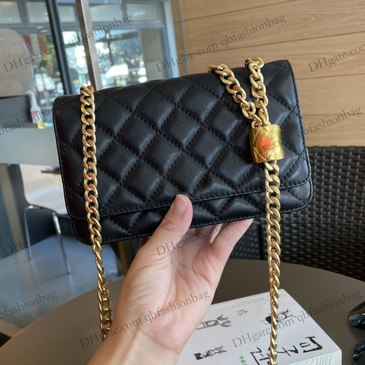 2022F/W French WOC Designer Flap Bags Lambskin Leather Purse Gold Bead Embossed Buckle Black Classic Quilted Wallets Hardware Chain Womens Card Holder Handbag 19CM, Box
2022F/W French WOC Designer Flap Bags Lambskin Leather Purse Gold Bead Embossed Buckle Black Classic Quilted Wallets Hardware Chain Womens Card Holder Handbag 19CM, Box