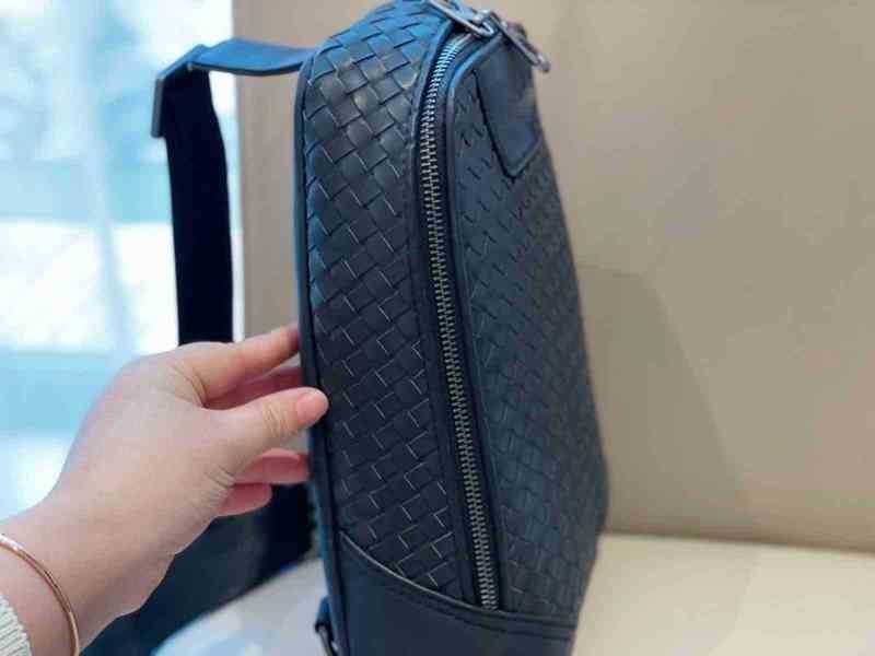 Clutch Bags Men's Chest New CrossBody Classic Premium Tote Lightweight Practical High Capacity Fashion Shopping Designer Wallets 221207, Black
Clutch Bags Men's Chest New CrossBody Classic Premium Tote Lightweight Practical High Capacity Fashion Shopping Designer Wallets 221207, Black