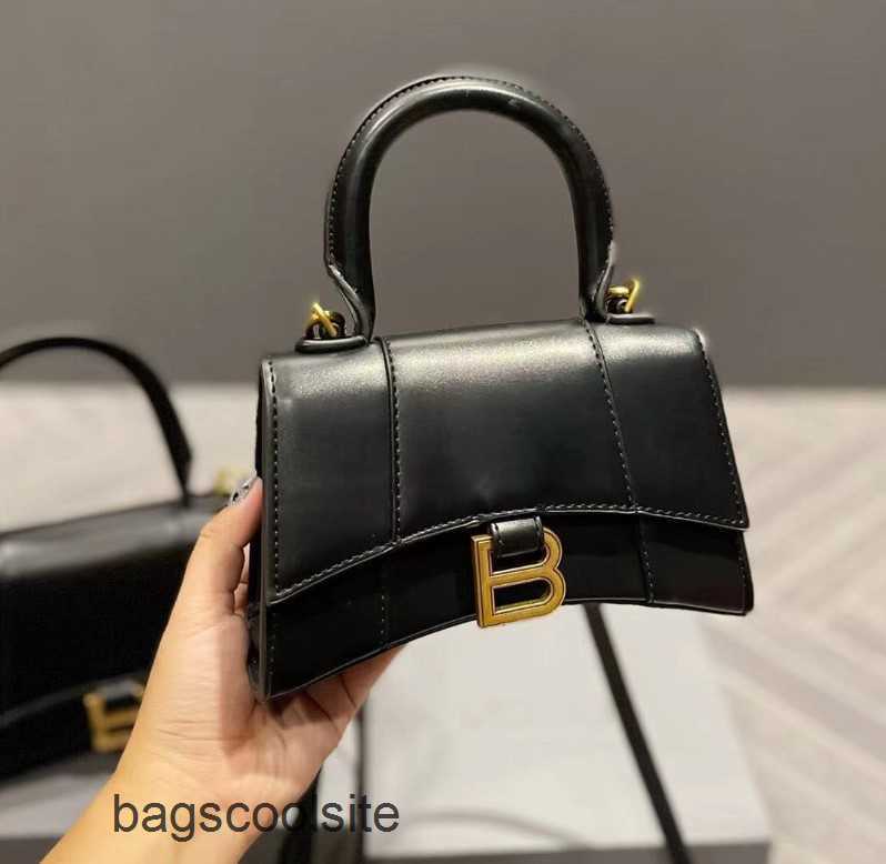 2023 Bag Bags Hourglass Designer Leather Handbag Crocodile Classic One Shoulder Women's Small Balencigas, Small 19 x 13
2023 Bag Bags Hourglass Designer Leather Handbag Crocodile Classic One Shoulder Women's Small Balencigas, Small 19 x 13