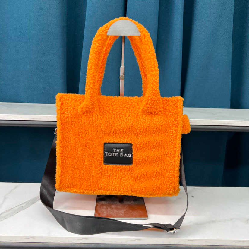 Evening Bags marc tote bag winter designer totes handbags Women plush Shoulder Simple shopper large Crossbody Bags Ins Lamb purse 220917, Rose pink
Evening Bags marc tote bag winter designer totes handbags Women plush Shoulder Simple shopper large Crossbody Bags Ins Lamb purse 220917, Rose pink