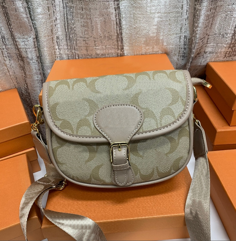 High Quality Luxury Designer Flowers Bags Leather Female Fashion Trend Crossbody Shoulder Bag Wallet, White
High Quality Luxury Designer Flowers Bags Leather Female Fashion Trend Crossbody Shoulder Bag Wallet, White